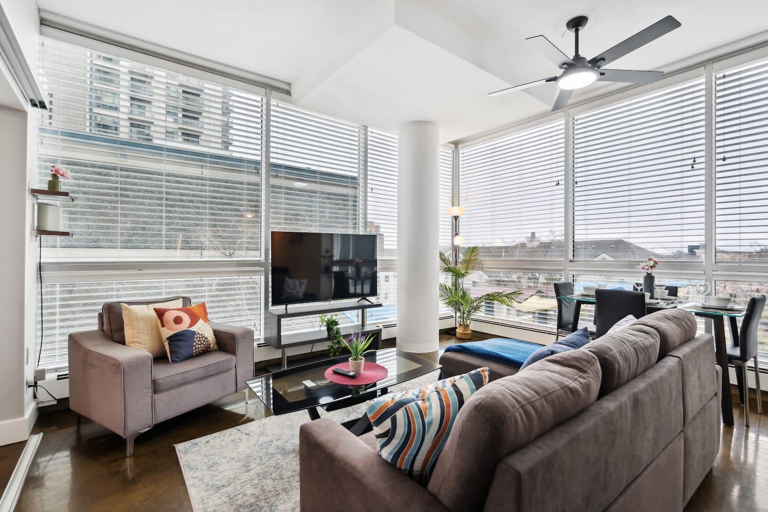 Upscale 2Br Condo - King Bed - Stunning Views カルガリー エクステリア 写真