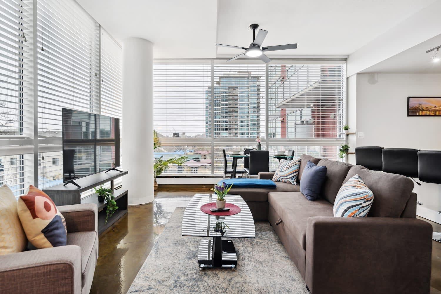 Upscale 2Br Condo - King Bed - Stunning Views カルガリー エクステリア 写真