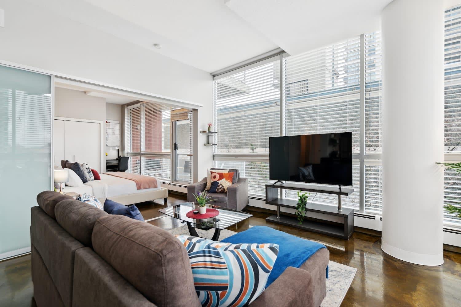 Upscale 2Br Condo - King Bed - Stunning Views カルガリー エクステリア 写真
