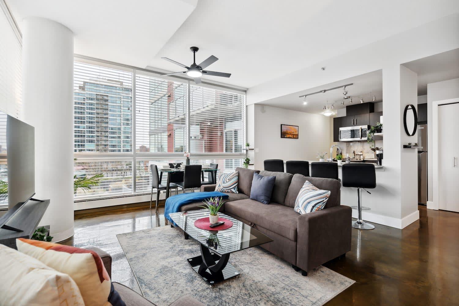 Upscale 2Br Condo - King Bed - Stunning Views カルガリー エクステリア 写真