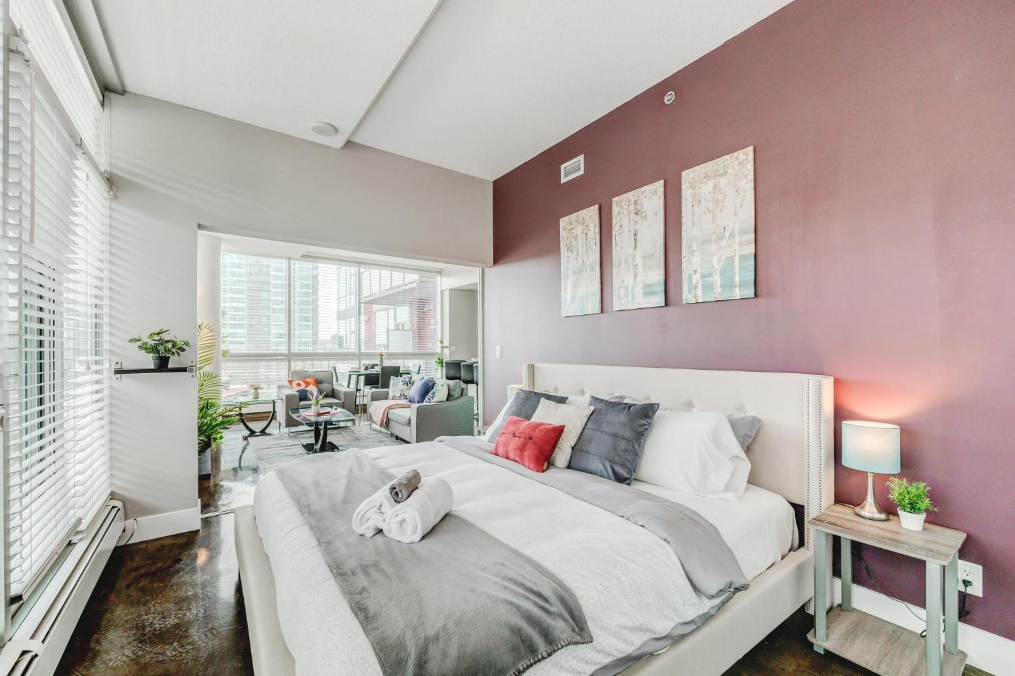 Upscale 2Br Condo - King Bed - Stunning Views カルガリー エクステリア 写真