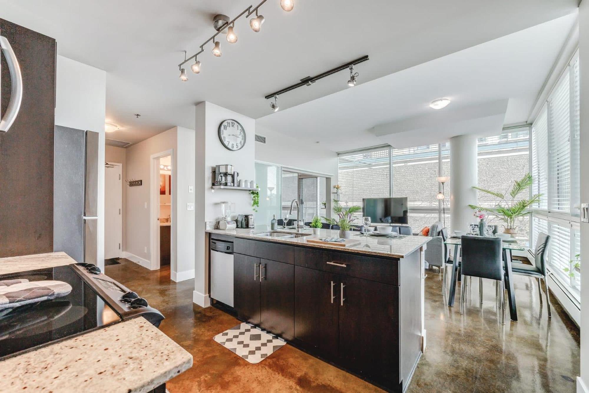 Upscale 2Br Condo - King Bed - Stunning Views カルガリー エクステリア 写真