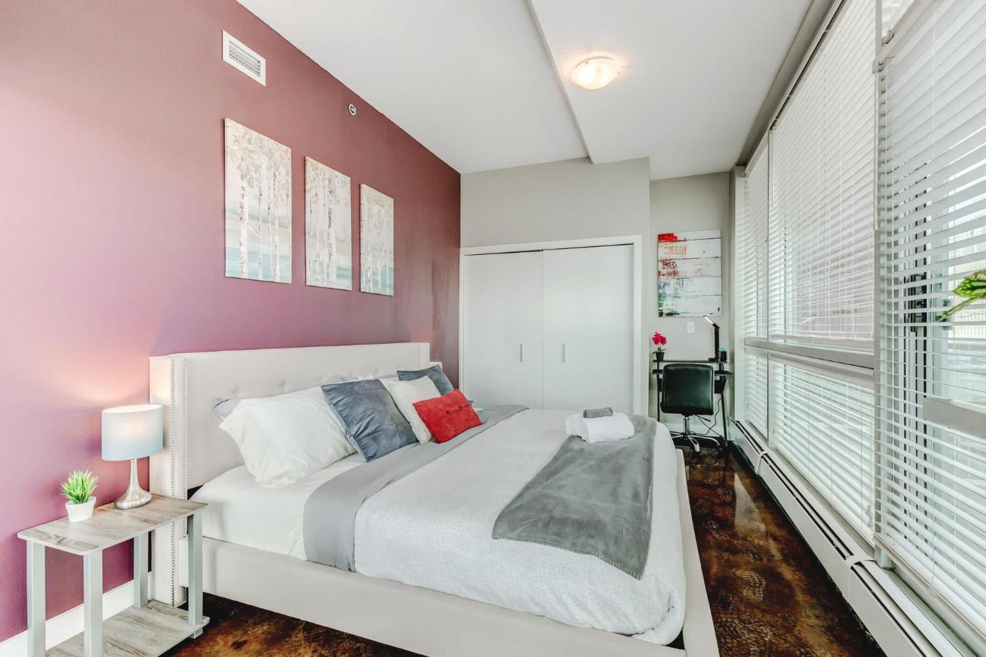Upscale 2Br Condo - King Bed - Stunning Views カルガリー エクステリア 写真